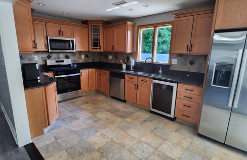 Town Bank Casa | Large Family Fun, 6BR / 3 Bath, POOL, HOTTUB, Fenced Yard
