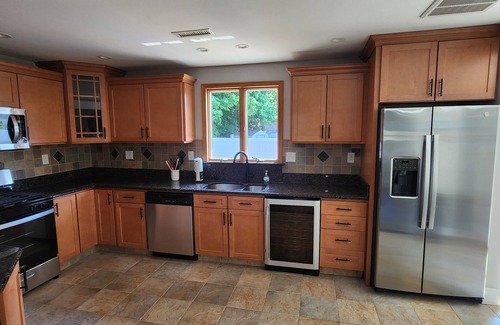 Town Bank Casa | Large Family Fun, 6BR / 3 Bath, POOL, HOTTUB, Fenced Yard