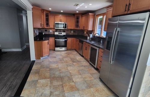 Town Bank Casa | Large Family Fun, 6BR / 3 Bath, POOL, HOTTUB, Fenced Yard