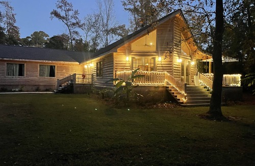 Murrells Inlet Casa | Large family home getaway.Hop and skip to beaches, miniature golf and nightlife