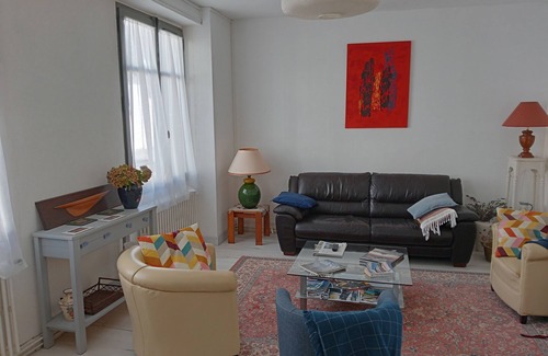 Ambon Casa | Large family home 10 minutes from the beach