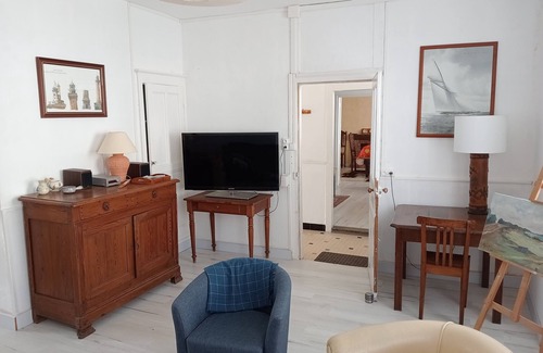 Ambon Casa | Large family home 10 minutes from the beach
