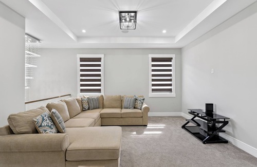 Chestermere Casa | LARGE FAMILY HOME , SPACIOUS & MODERN BY THE LAKESIDE.