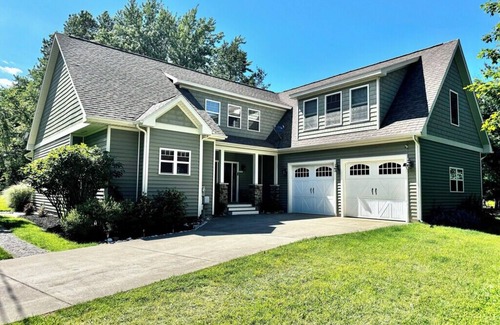 Glenn Haven Shores Casa | Large Family Home in South Haven - Private lake Access, Hot Tub, Sunroom & Patio