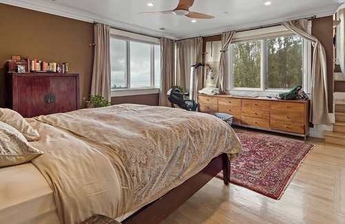 Forestland Casa | Large Family Home in the Oakland Hills - Panoramic Bay Views and Regional Parks!