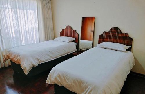 Greater Johannesburg Metropolitan Area Casa | Large Family Home-Neighboring Northcliff and Greymont