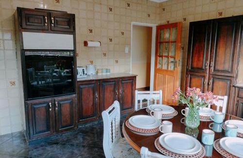 Greater Johannesburg Metropolitan Area Casa | Large Family Home-Neighboring Northcliff and Greymont