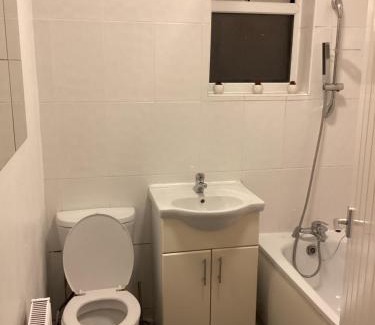 River Casa | Large Family Home, Pet Friendly, 4 Bed 2 Bath House, Sleeps 10, Free Wi-Fi, Free Parking