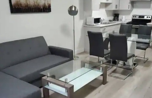 Surrey Newton Casa | Large family home sleeps upto 18 people