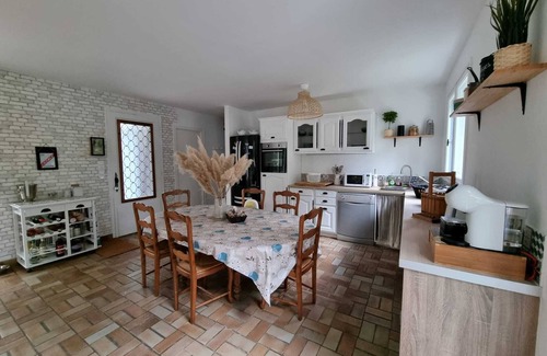 Saint-Pierre-d'Oleron Casa | Large family house, large garden in an oyster site close to the beach