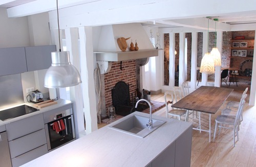 Messanges Casa | Casa familiar renovada **** diseño de lujo 5 dormitorios / 3 baños 10 pers en parque 2 ha