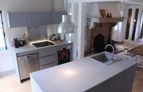 Messanges Casa | Casa familiar renovada **** diseño de lujo 5 dormitorios / 3 baños 10 pers en parque 2 ha
