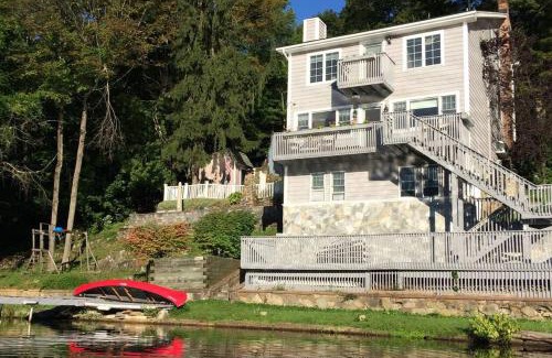 West Milford Casa | Large family house on the lake