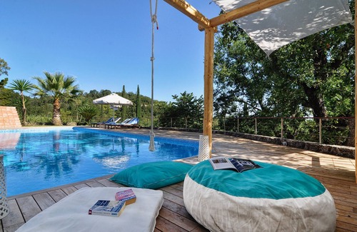 Corfu Villa | Gran villa familiar con piscina en un entorno bastante