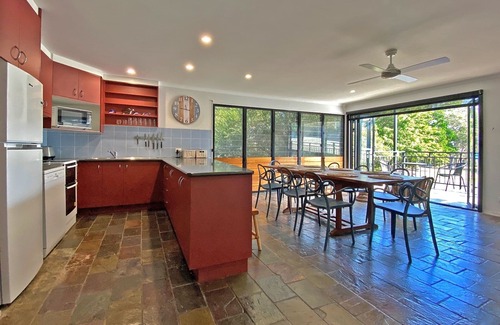 Amity Point Casa | Large Five bedroom Home Close to Rock Wall