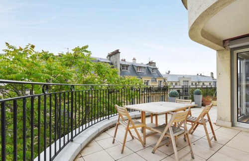 Passy Apartamento | Large flat for 4 people with terrace and view on the Eiffel Tower