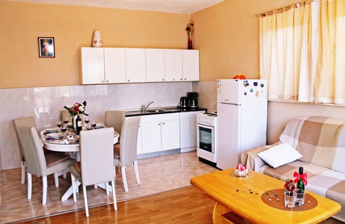Okrug Gornji Apartamento | Amplio apartamento en el bosque, a solo 450 m de la playa, a 4 km del casco antiguo de Trogir