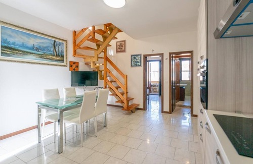 Lido degli Estensi Apartamento | LARGE FOUR-ROOM APARTMENT FOR RENT ON TWO LEVELS - IN LIDO ESTENSI - WITH TERRACE