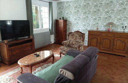 Sainte-Croix-sur-Aizier Casa | Large 200m2 house set in wooded grounds