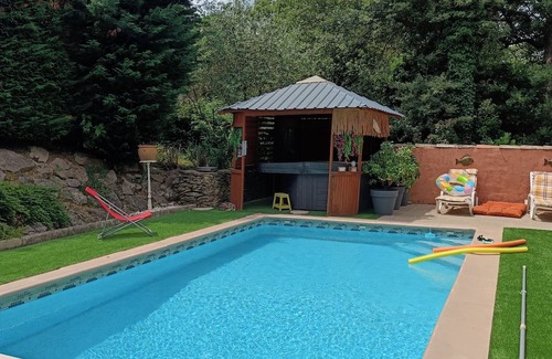 Saint-Andre-d'Olerargues Villa | Large private villa with swimming pool, jacuzzi, sauna, Arcade terminal
