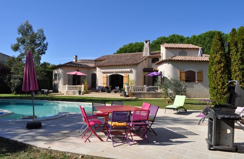 Saint-Genies-de-Malgoires Casa | Gran casa con piscina de hidromasaje, 5 habitaciones con baño privado y wc