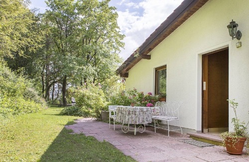 Weidenberg Apartamento | Large, fully equipped vacation home (65sqm) with covered terrace and wood-burning stove
