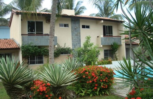 Vilas do Atlantico Apartamento | Large furnished studio apartment near Vilas beach