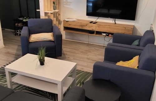 Begles Apartamento | Large garden apartment