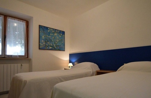 Patresi Apartamento | Large garden overlooking the sea