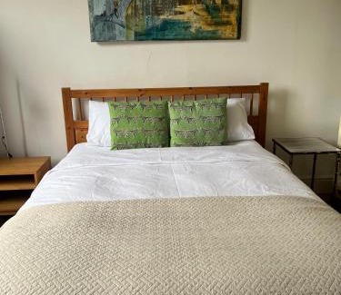 Lee Green Casa | Large garden-view room, 20 min from Central London, in a stylish period property in Lee, with free parking and a friendly Jack Russell