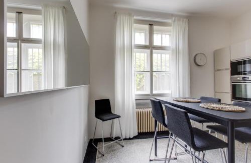 Prague 5 Apartamento | Large Garden Villa Suite Business-Leisure-Sports