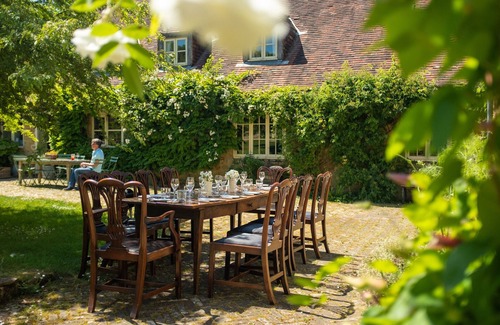 Blackford Casa | Large gentrified farmhouse nr trendy Bruton, 8 bedrooms, wild swimming, sauna.