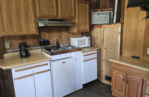 Orange Prairie Cabaña | Large Grain Bin Cottages
