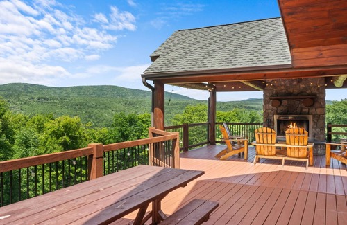 Prattsville Casa | Large Group Catskills Mountain Retreat near Hunter & Windham Mountains