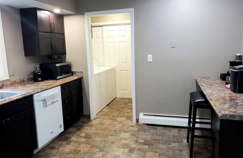 University Area Casa | Large Group Entertainment Zone!