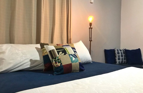 Saco da Capela Casa | Gran grupo de casas en la avenida principal de la isla, al lado del Seaclub