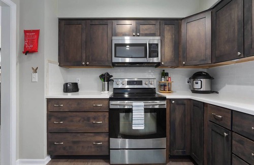 Olathe Casa | Large Groups|Sleeps 12+KingBeds Mins to GEHA