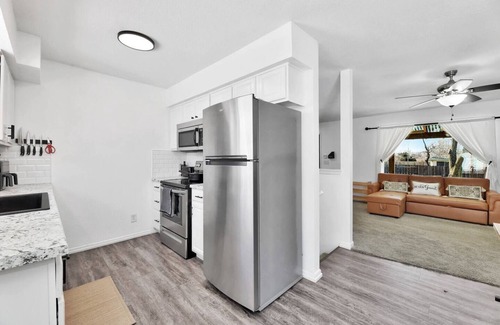 Wichita Casa | *Large groups welcome! Sleeps 10!*