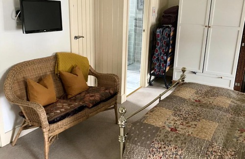 Abergavenny Cama Y Desayuno | Large guest room in stylish Georgian town house