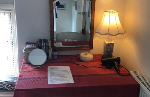 Abergavenny Cama Y Desayuno | Large guest room in stylish Georgian town house