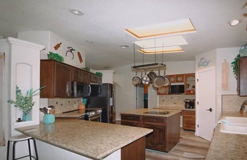 Lake Havasu City Casa | Large heated pool and hot tub! 2 King Rooms. Lake View!