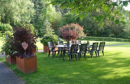 Nimshuscheid Apartamento | Comodidad Apartamento para 9 personas con caseta de jardín separada y sauna, Eifel