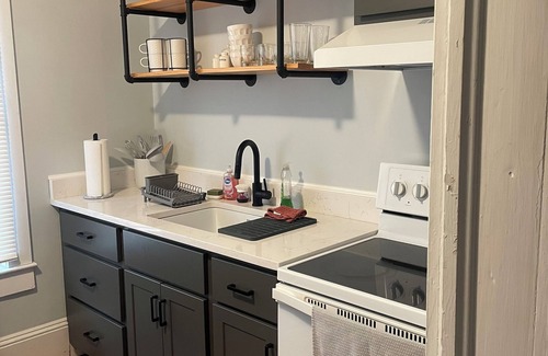 Christiansburg Apartamento | Large, Historic 2 bedroom apartment close to downtown Cburg and VT.