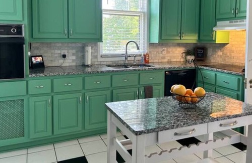 Reidsville Casa | Large Historic 4 BR Home with 2 Acres & Pool in Reidsville