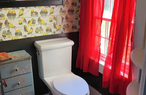 Warwick Apartamento | Large Historic Farm House on lake
