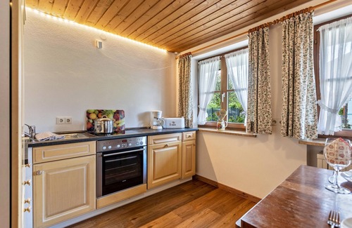 Unterwoessen Casa | Gran casa de vacaciones con vistas a la montaña, terraza privada y Wi-Fi
