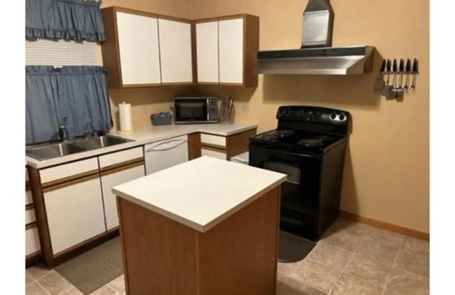 Agra Casa | Large home 2 living rooms, 4 bedrooms. Near lakes and great hunting and fishing.