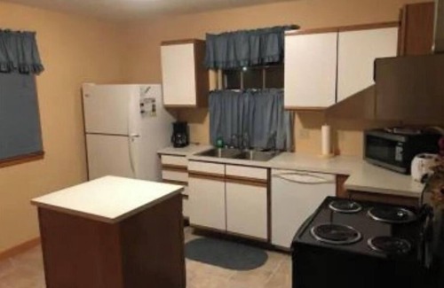 Agra Casa | Large home 2 living rooms, 4 bedrooms. Near lakes and great hunting and fishing.
