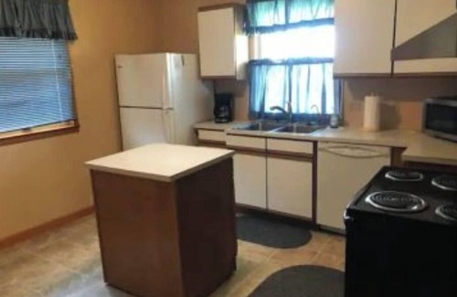 Agra Casa | Large home 2 living rooms, 4 bedrooms. Near lakes and great hunting and fishing.
