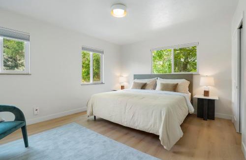 Allendale Area Casa | Large Home, 2 Living Rooms, Great for Family/Pets!
